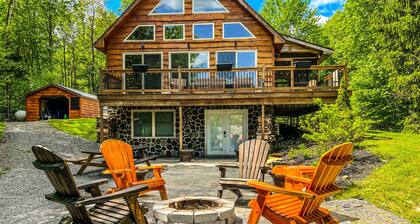 Cozy Chalet retreat on Lake Pennock