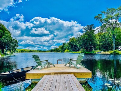 Cozy Chalet retreat on Lake Pennock