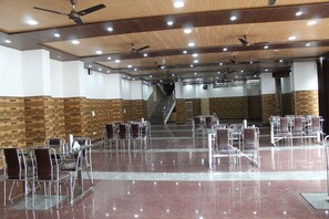 Kontinental frukost varje dag (INR 275 per person)