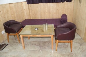 Egyptian cotton sheets, premium bedding, pillowtop beds, minibar - Jalal Palace (Almora)