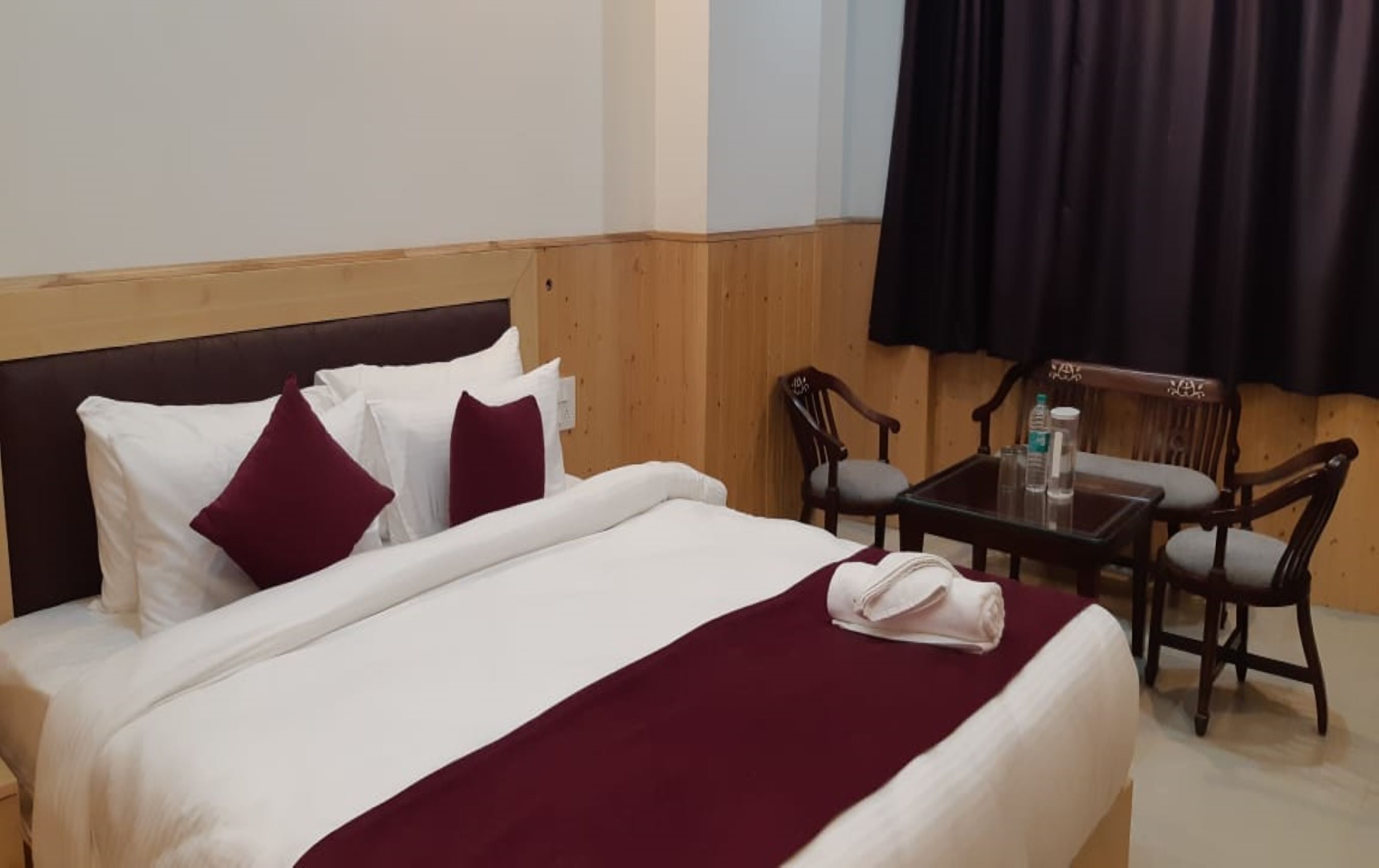 Egyptian cotton sheets, premium bedding, pillowtop beds, minibar