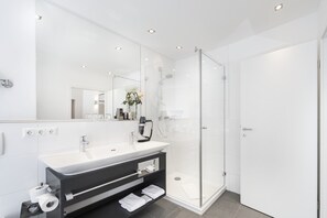 Comfort Apartment with Kitchen | Bathroom - HerzogsPark Studios & Apartments (Herzogenaurach)