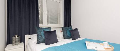 2 bedrooms, desk, iron/ironing board, WiFi