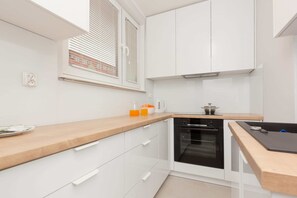 Fridge, microwave, oven, stovetop - P. C. K. 10C | Spacious Apartment | Remote Work (Gdansk)