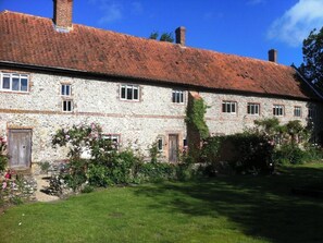 Exterior - Award-winning, stylish and simple, in a countryside setting near the coast (Sharrington)
