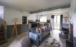 Smart TV - Award-winning, stylish and simple, in a countryside setting near the coast (Sharrington)
