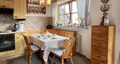 Gemütliche Ferienwohnung im malerischen kleinen Ort im Allgäu. Optimal für zwei!