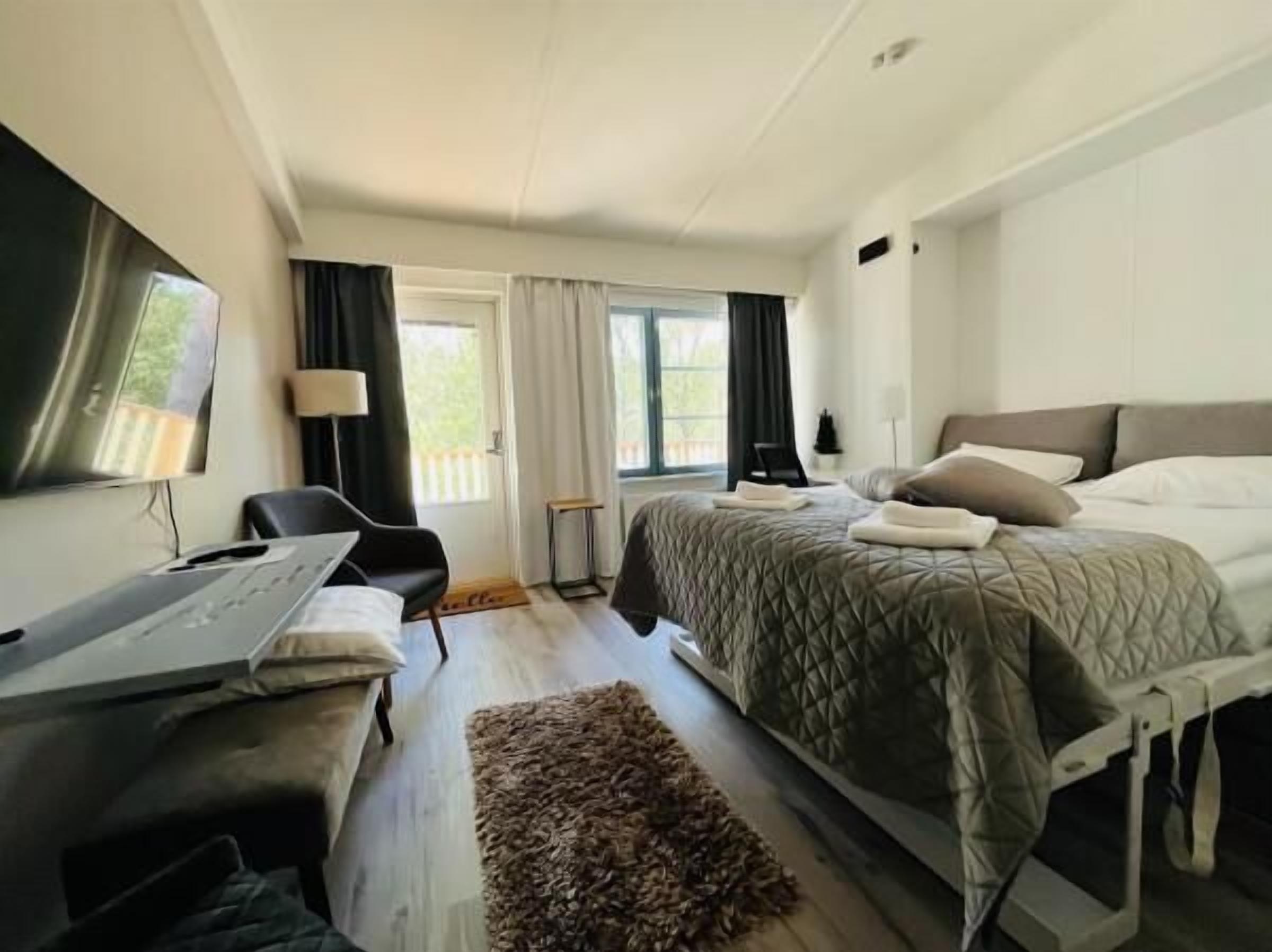 Classic Twin Room | Premium bedding, memory foam beds, laptop workspace, travel crib