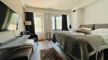 Classic Twin Room | Premium bedding, memory foam beds, laptop workspace, travel crib