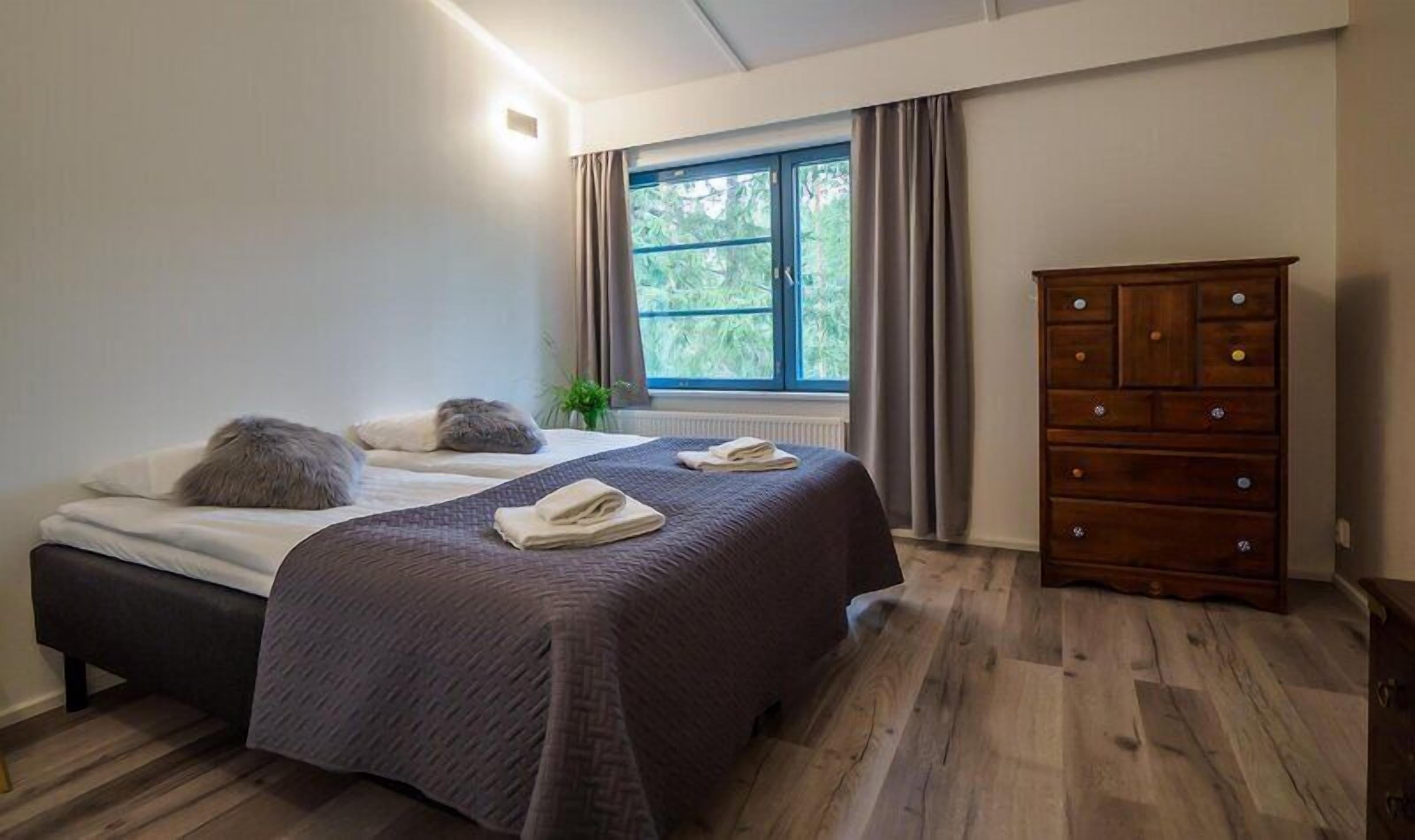 Executive Apartment | Premium bedding, memory foam beds, laptop workspace, travel crib