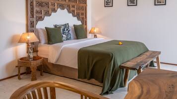 4 bedrooms, in-room safe, desk, WiFi