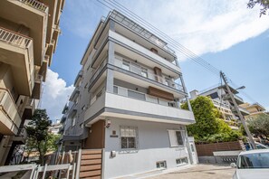 Front of property - Raise Kifisias Serviced Apartments (Athens)