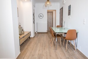 Appartement Panoramique | Coin séjour | TV connectée de 39 pouces avec chaînes numériques, télévision