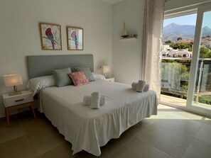 3 bedrooms, in-room safe, iron/ironing board, travel cot