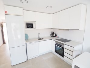 Fridge, microwave, oven, dishwasher - Nerja Paradise Rentals - Villa Encanto (Nerja)