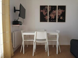 Dining - Studio zen Avec Parking (Orléans)