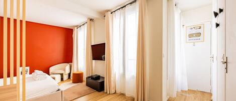 1 bedroom, desk, iron/ironing board, WiFi