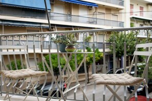 Apartment | Balcony - Charming Apartment in heart of Athens (Zografos)