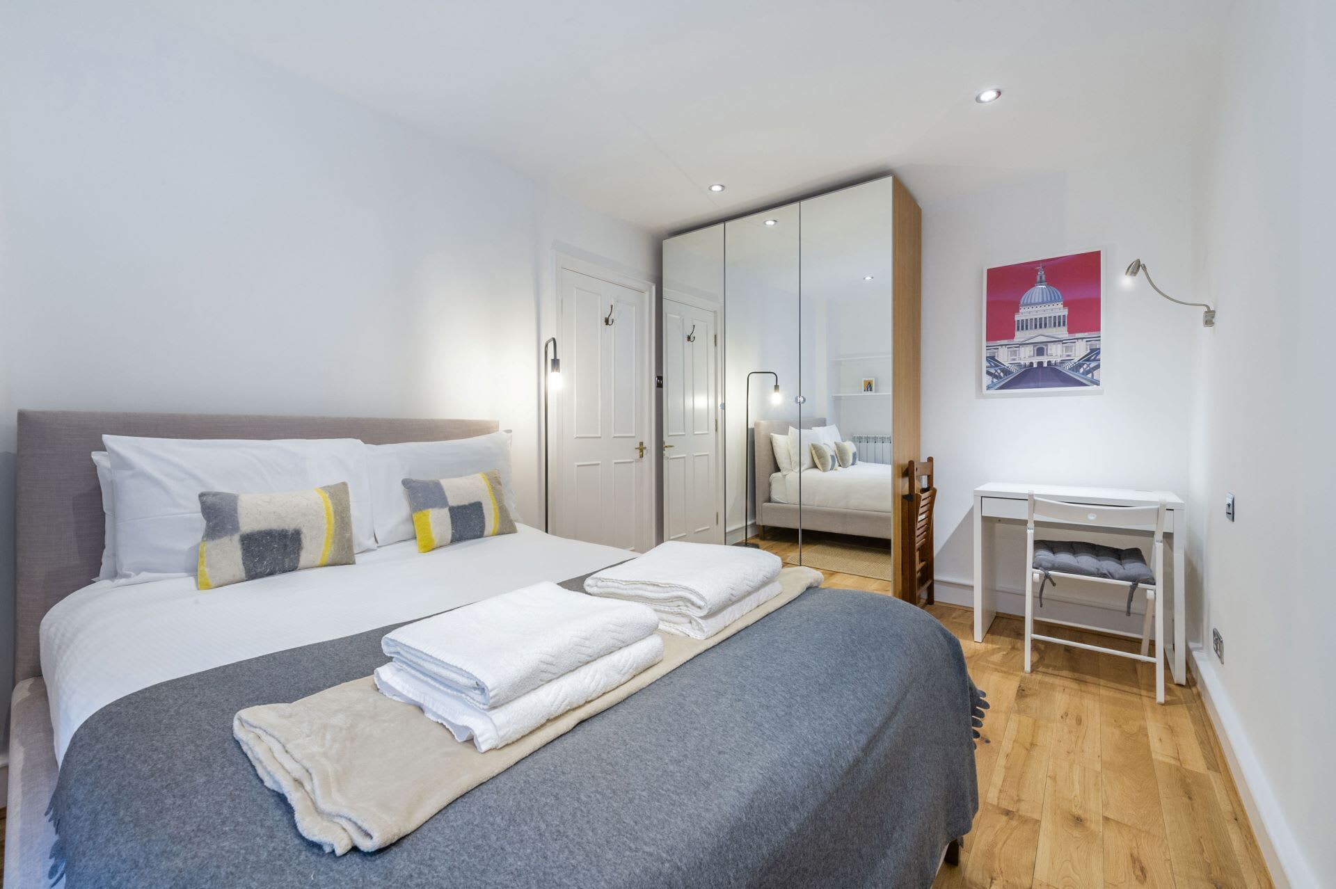 1 bedroom, desk, iron/ironing board, WiFi