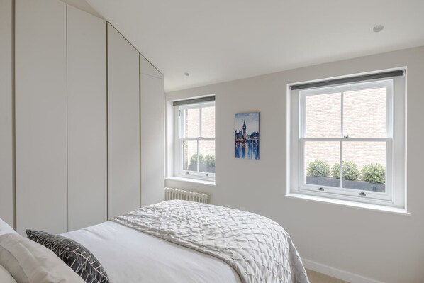 2 habitaciones, tabla de planchar con plancha, wifi y ropa de cama 