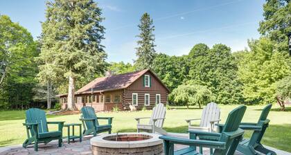 Dog-Friendly Park Falls Cottage w/ 5 Acres & Lake