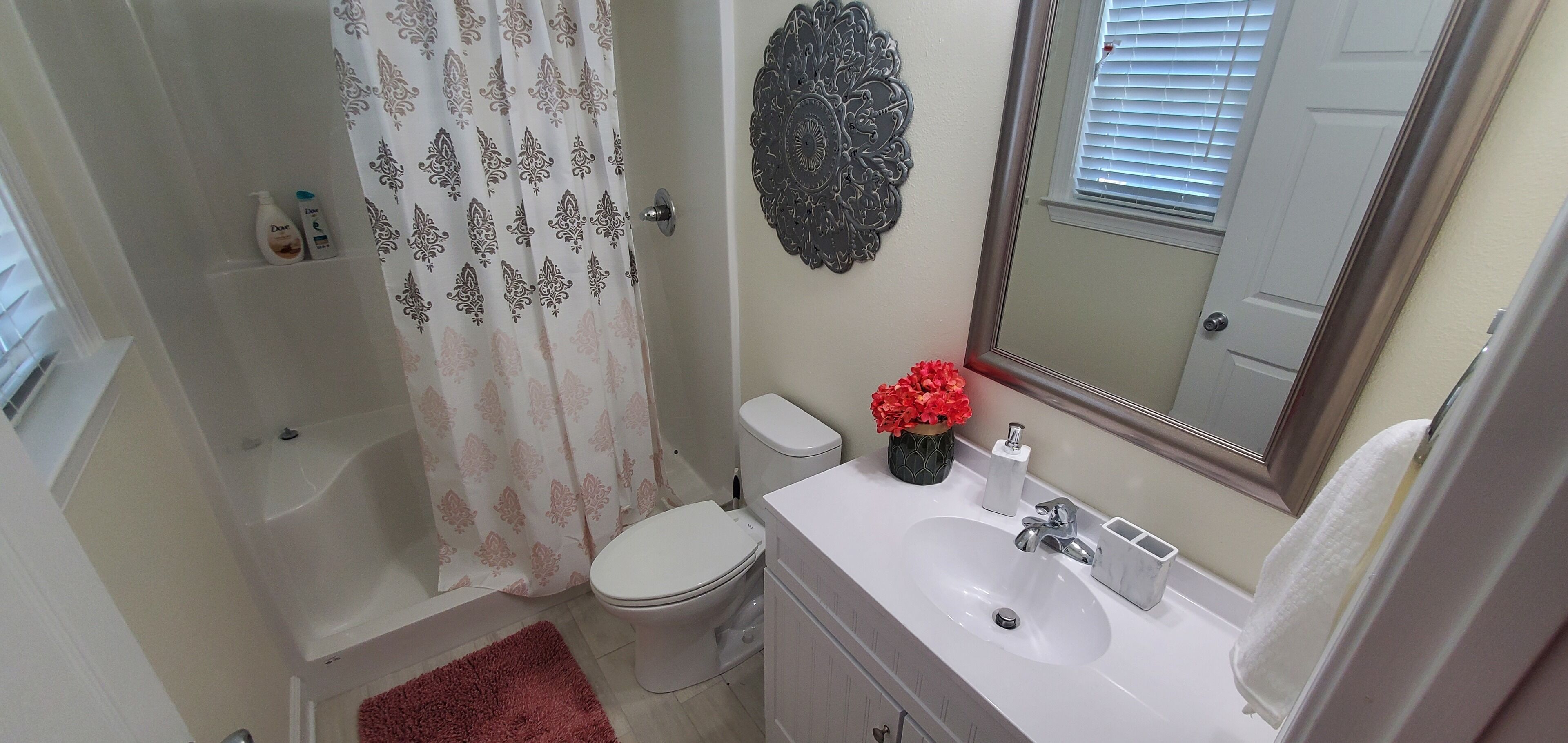 Combined shower/tub, towels, toilet paper