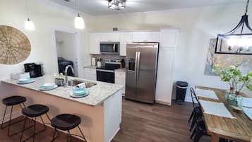 Fridge, microwave, stovetop, dishwasher