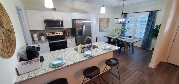 Fridge, microwave, stovetop, dishwasher