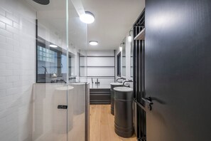 Douche, sèche-cheveux