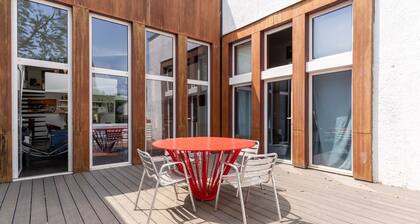 Artist's loft in the heart of the Zola district (2 pers.)