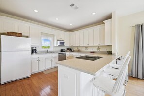 Fridge, microwave, oven, stovetop - Enjoy nothing but “Sweet Dreams” at this beautiful home. (St. George Island)