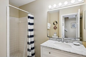 Shower, towels - Welcome to Ocean Mile H-1! (St. George Island)