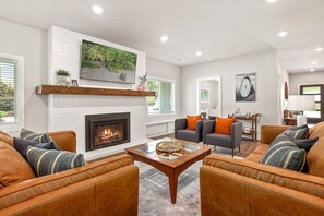 Televisio, takka, työhuone