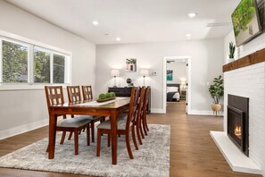 Dining - The George at 702 - 1 Mile to DT Springdale (Fayetteville)