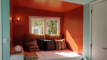 4 bedrooms, travel cot, WiFi, bed sheets