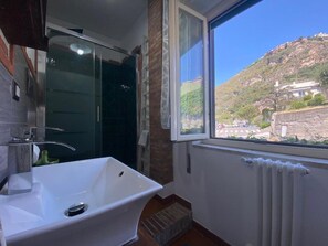 Dusche, Haartrockner, Bidet, Seife