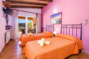 5 bedrooms, iron/ironing board, free WiFi, bed sheets - Villa 'Casa Toni' with Pool & Wi-Fi (Portocolom)