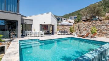 10 buitenzwembaden, parasols voor strand/zwembad