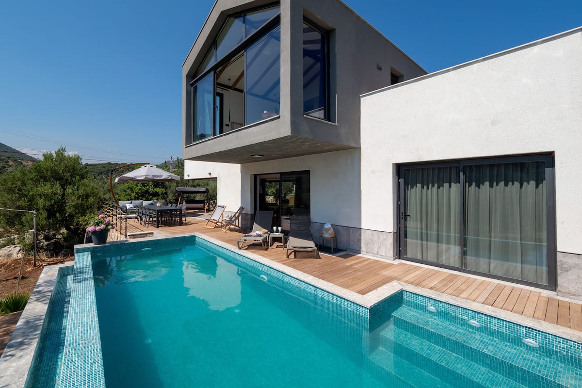 VILLA OLYMPOS | 5 camere, con stile personalizzato, con arredamento individuale