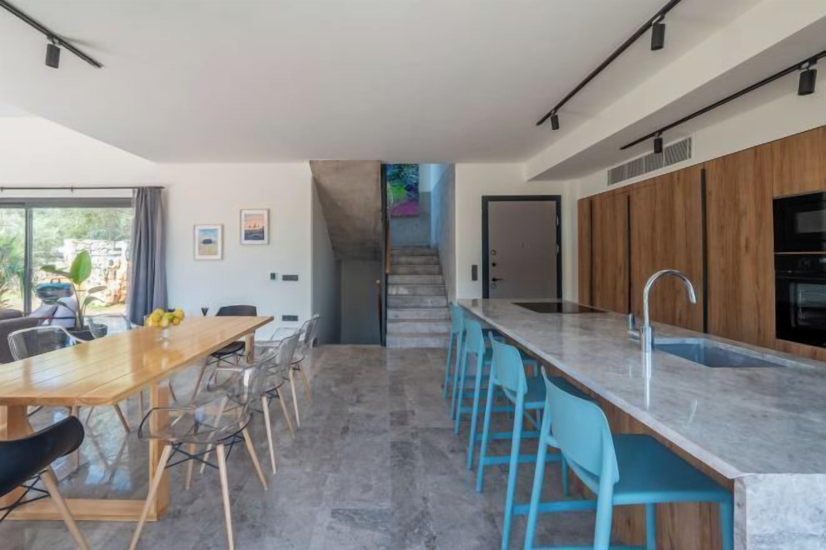 Dining | Dinner served, ocean views 