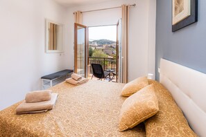 3 bedrooms, iron/ironing board, free WiFi, bed sheets - Apartment 'Socorro 39-1' with Mountain View, Balcony & Wi-Fi (Felanitx)