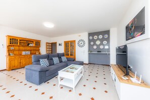 TV, DVD player - Apartment 'Socorro 39-1' with Mountain View, Balcony & Wi-Fi (Felanitx)