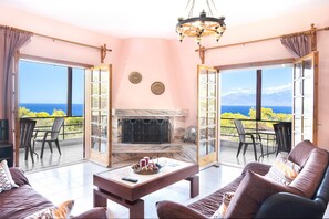 TV, fireplace, stereo