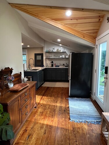 Cozy Cottage near UNCW, Central Location to All!