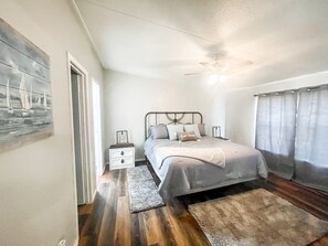 4 bedrooms, iron/ironing board, free WiFi, bed sheets