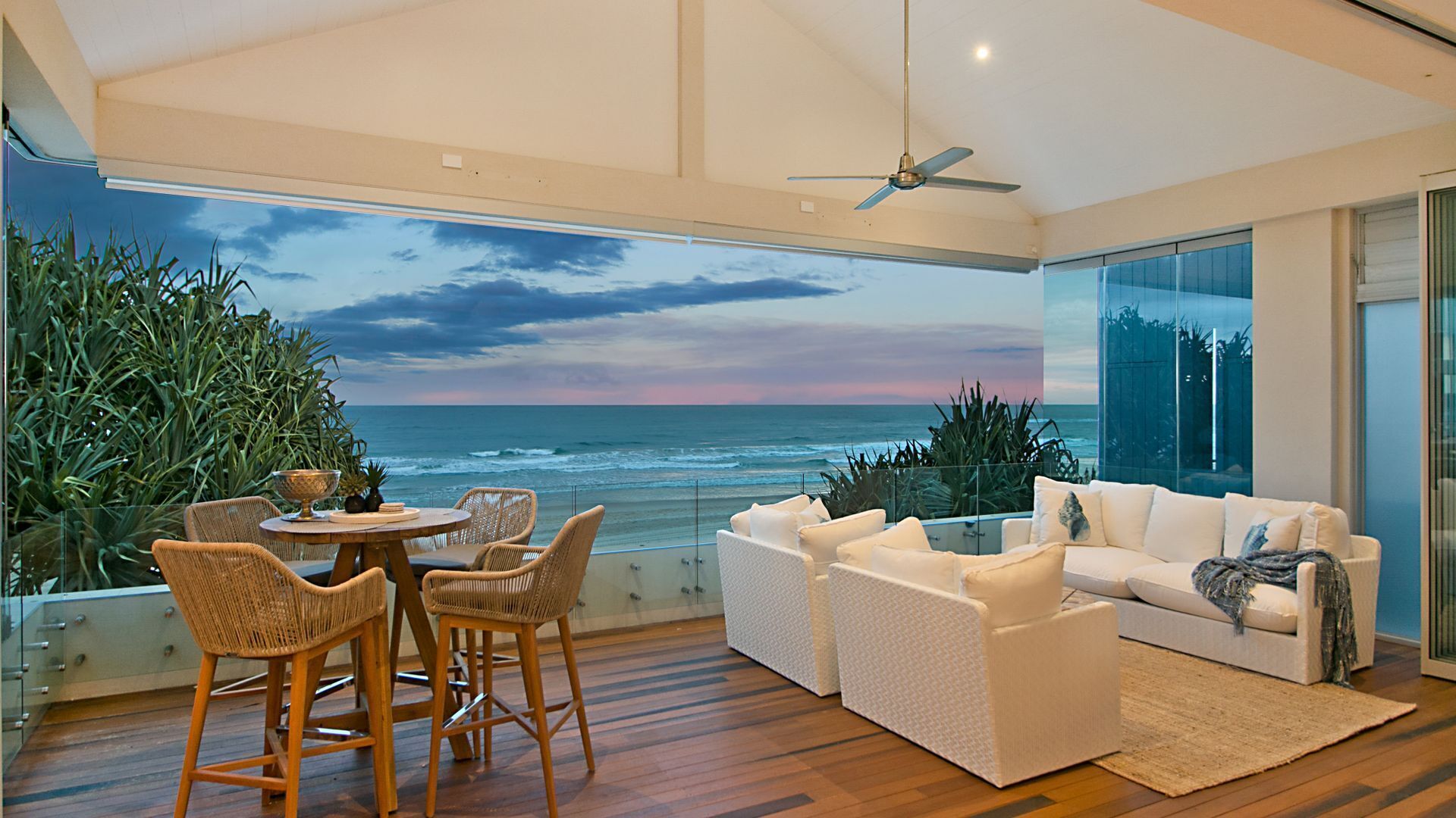Beachfront Bliss - Absolute Beachfront Palm Beach - Linen Provided