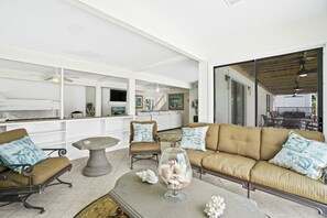 Smart TV 50-inci dengan saluran TV digital, TV, dan perapian