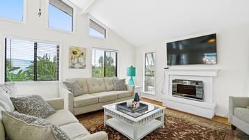 Smart TV 50-inci dengan saluran TV digital, TV, dan perapian