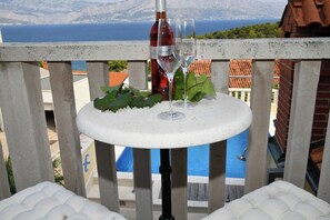 Property grounds - Dalmatian villa with pool and breathtaking sea views (Postira)