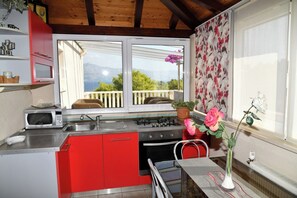 雪櫃、微波爐、焗爐、爐具